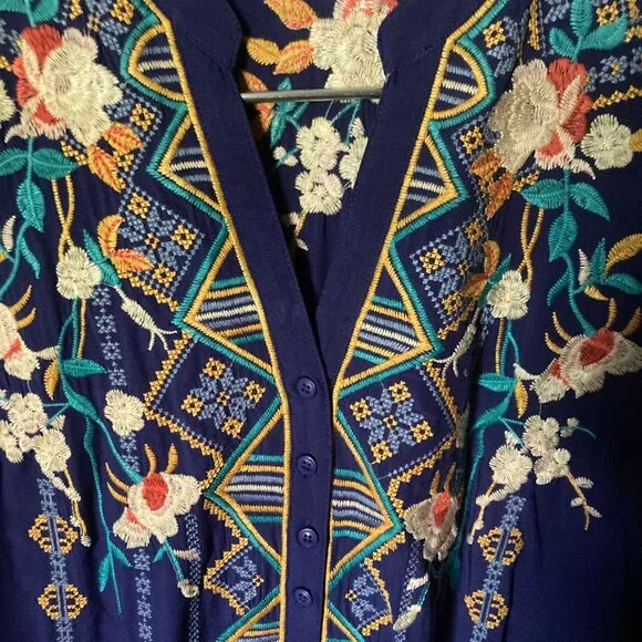 Luna Moon Embroidered Top (M) - Picture 3 of 5